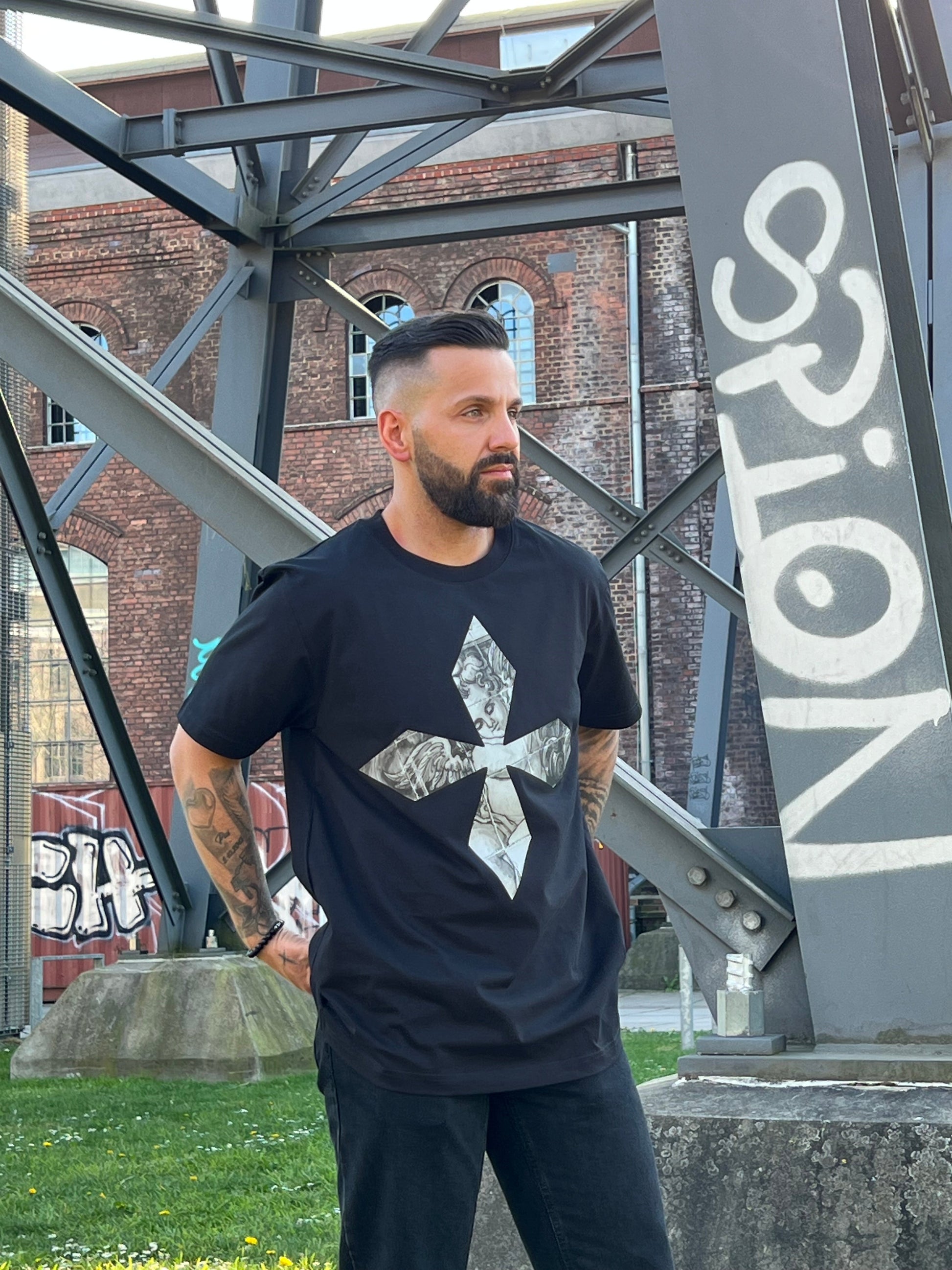 THE BIG B&W TILE [TSH2]-1